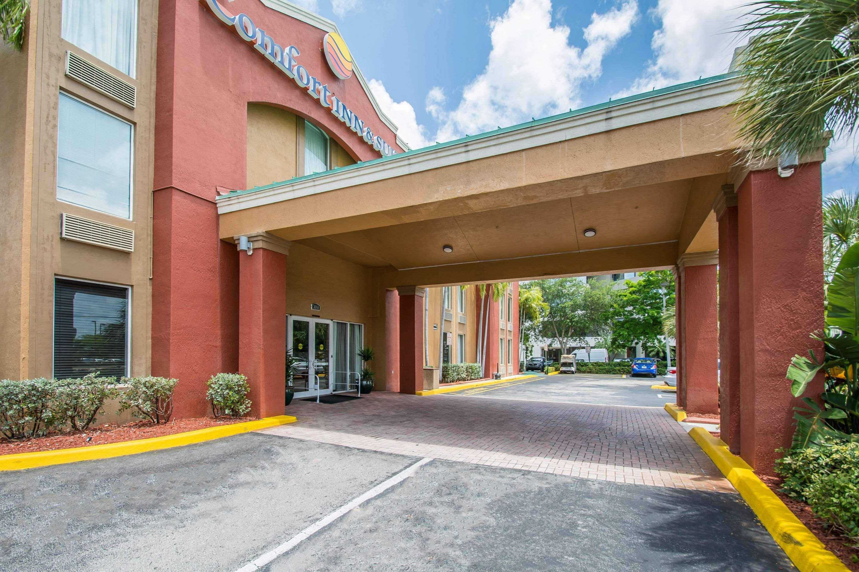 Comfort Inn & Suites Fort Lauderdale West Turnpike Lauderdale Lakes Εξωτερικό φωτογραφία