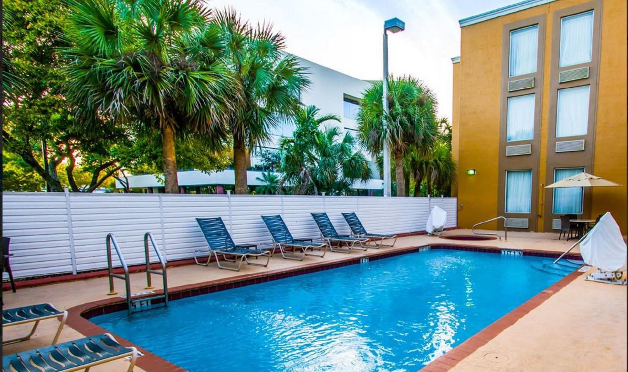 Comfort Inn & Suites Fort Lauderdale West Turnpike Lauderdale Lakes Εξωτερικό φωτογραφία