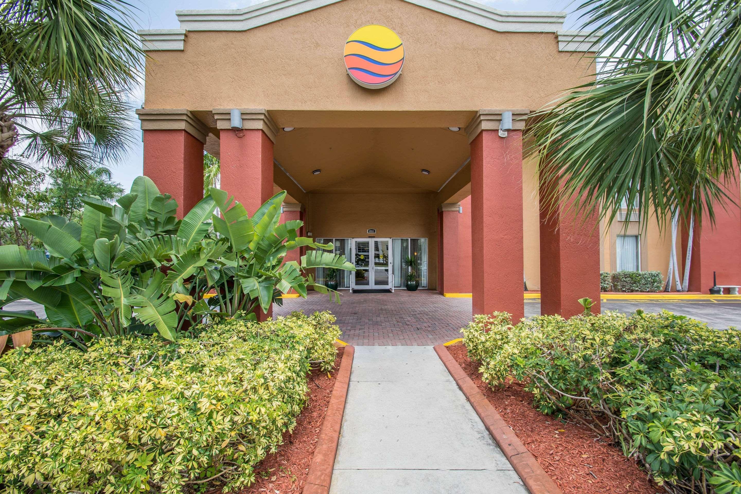 Comfort Inn & Suites Fort Lauderdale West Turnpike Lauderdale Lakes Εξωτερικό φωτογραφία